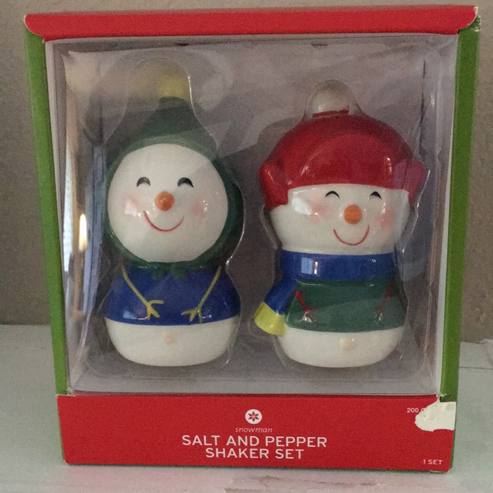 Christmas salt and pepper shakers